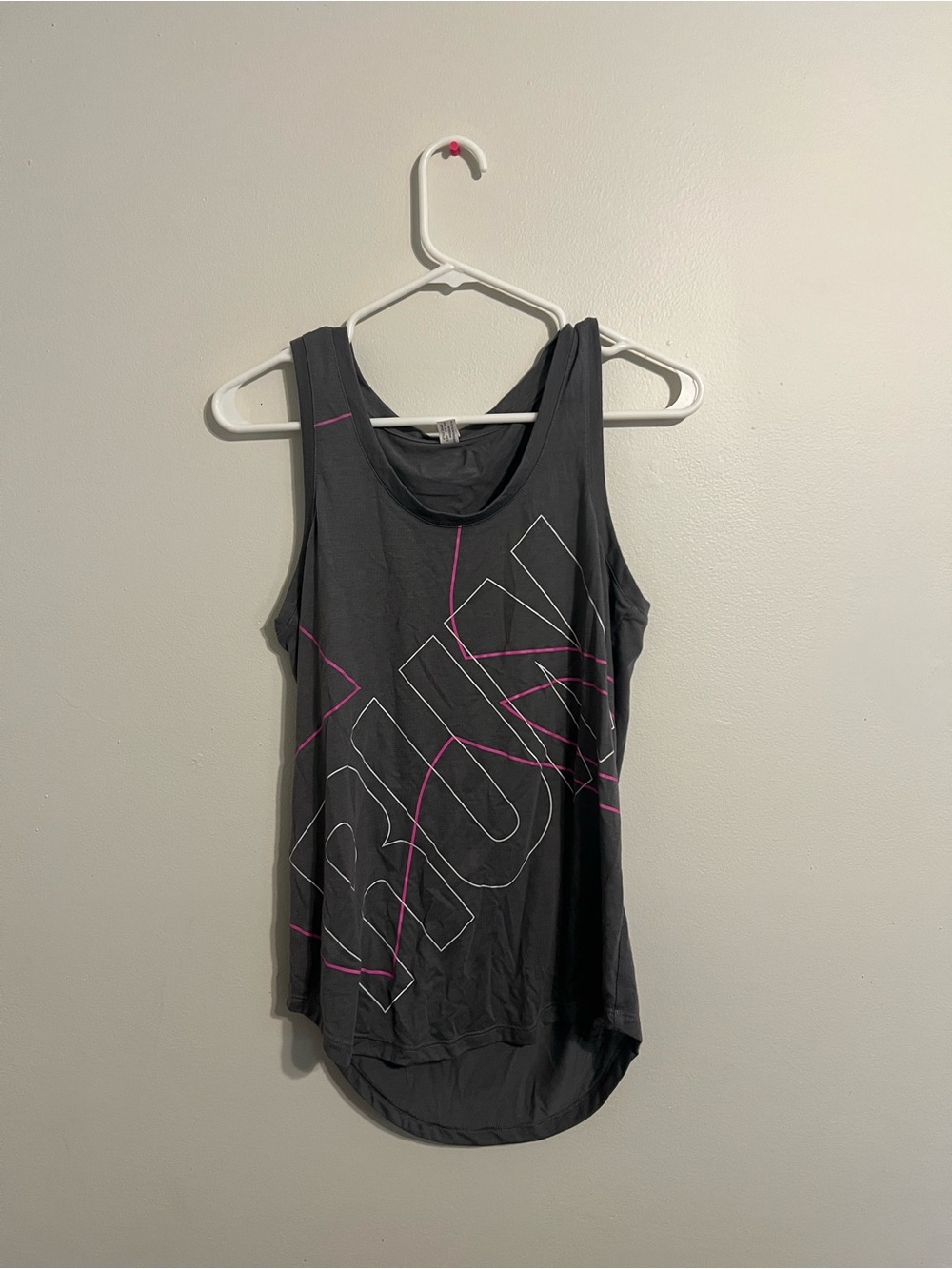 Under Armour Women's Heatgear Tank Top Size Small Petite Loose Fit Gray & Pink